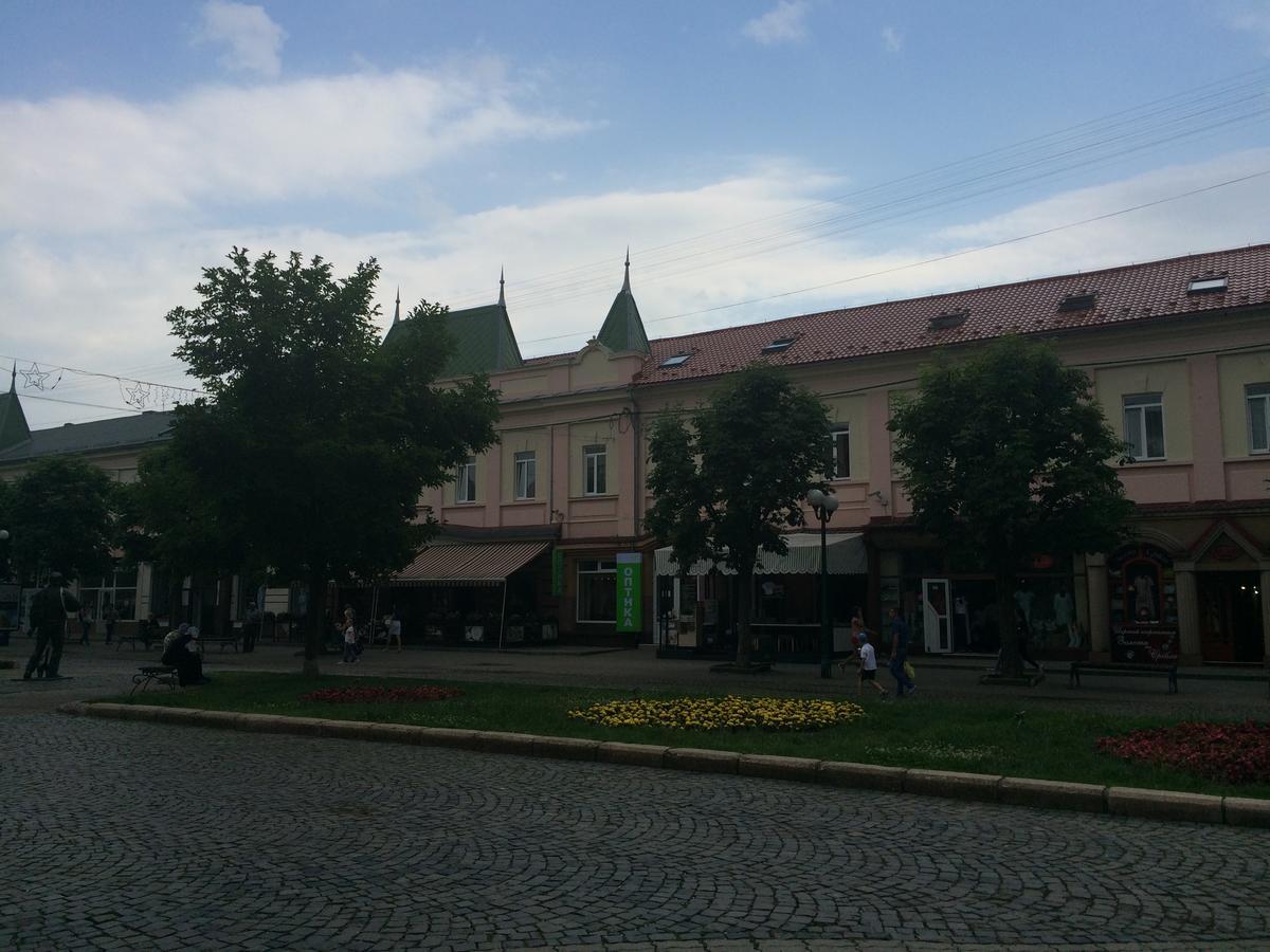 Centre Hostel Mukacheve Exterior photo
